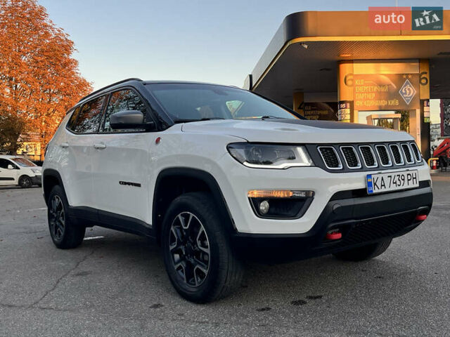 Джип Компас 2019 в Киеве на Automoto.ua Белый Джип Компас, объемом двигателя 2.36 л и пробегом 109 тыс. км за 17500 $, фото 3 на Automoto.ua