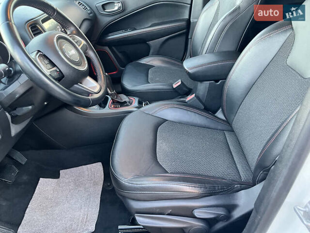 Джип Компас 2019 в Киеве на Automoto.ua Белый Джип Компас, объемом двигателя 2.36 л и пробегом 109 тыс. км за 17500 $, фото 36 на Automoto.ua