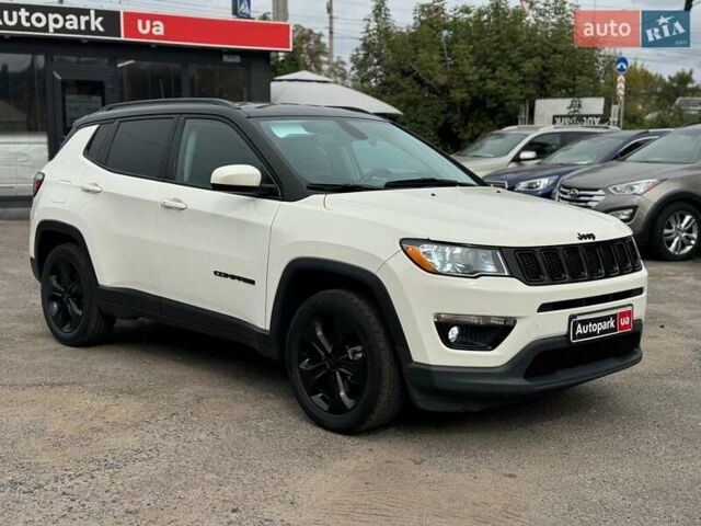 Білий Джип Compass, об'ємом двигуна 2.4 л та пробігом 119 тис. км за 17890 $, фото 2 на Automoto.ua