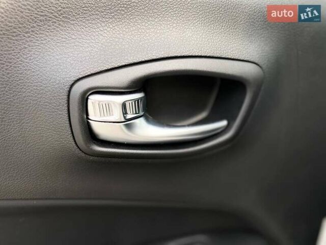 Белый Джип Компас, объемом двигателя 2.36 л и пробегом 108 тыс. км за 15490 $, фото 50 на Automoto.ua