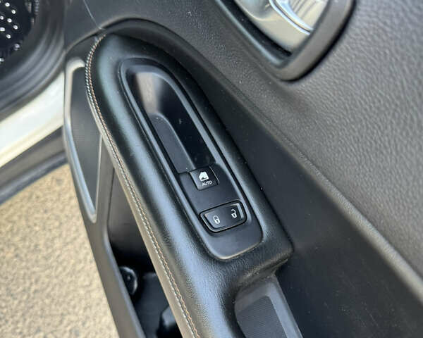 Білий Джип Compass, об'ємом двигуна 2.4 л та пробігом 177 тис. км за 12500 $, фото 24 на Automoto.ua