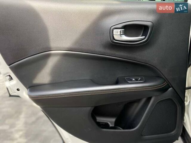 Белый Джип Компас, объемом двигателя 2.36 л и пробегом 108 тыс. км за 15490 $, фото 48 на Automoto.ua