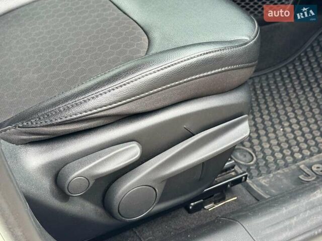 Білий Джип Compass, об'ємом двигуна 2.4 л та пробігом 119 тис. км за 17890 $, фото 23 на Automoto.ua