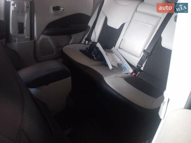 Білий Джип Compass, об'ємом двигуна 2.4 л та пробігом 125 тис. км за 12500 $, фото 6 на Automoto.ua