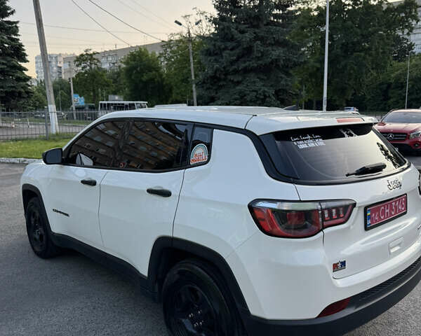 Білий Джип Compass, об'ємом двигуна 2.4 л та пробігом 177 тис. км за 12500 $, фото 3 на Automoto.ua