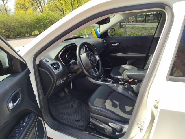 Белый Джип Компас, объемом двигателя 2.4 л и пробегом 79 тыс. км за 18500 $, фото 3 на Automoto.ua