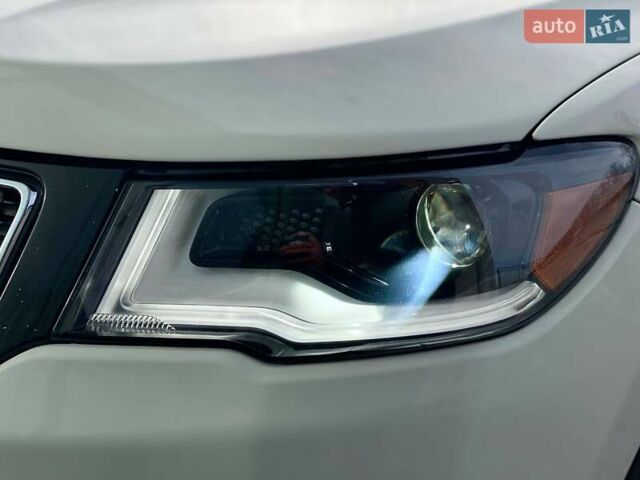 Белый Джип Компас, объемом двигателя 2.36 л и пробегом 108 тыс. км за 15490 $, фото 18 на Automoto.ua