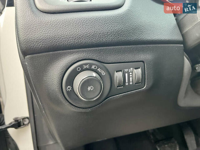 Белый Джип Компас, объемом двигателя 2.36 л и пробегом 109 тыс. км за 17000 $, фото 65 на Automoto.ua