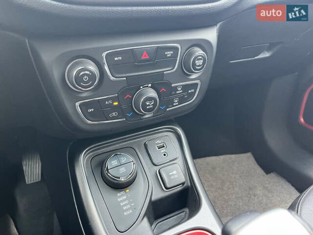 Белый Джип Компас, объемом двигателя 2.36 л и пробегом 109 тыс. км за 17000 $, фото 44 на Automoto.ua