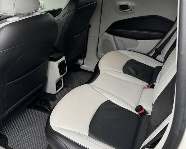 Білий Джип Compass, об'ємом двигуна 2.36 л та пробігом 113 тис. км за 15500 $, фото 11 на Automoto.ua