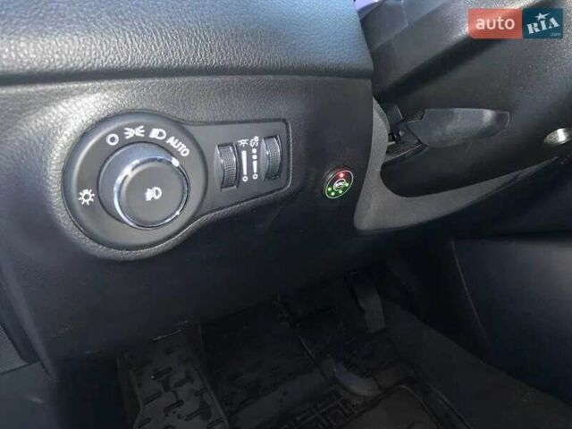 Білий Джип Compass, об'ємом двигуна 2.36 л та пробігом 115 тис. км за 12500 $, фото 5 на Automoto.ua
