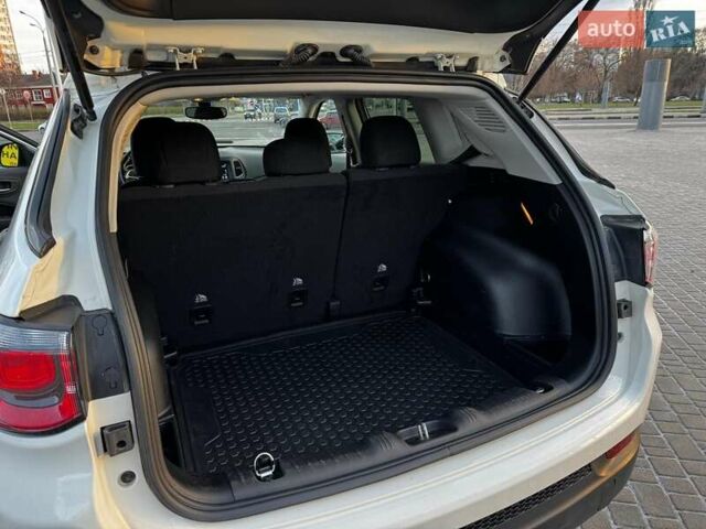 Белый Джип Компас, объемом двигателя 2.4 л и пробегом 152 тыс. км за 14990 $, фото 32 на Automoto.ua