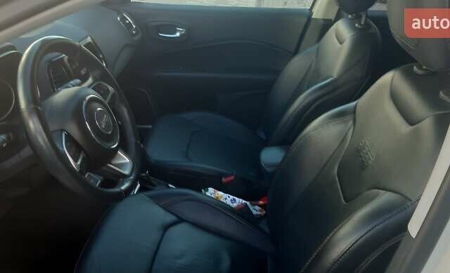 Джип Compass 2019 у Івано-Франківську на Automoto.ua Білий Джип Compass, об'ємом двигуна 2.36 л та пробігом 82 тис. км за 14900 $, фото 6 на Automoto.ua