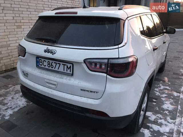Белый Джип Компас, объемом двигателя 2.36 л и пробегом 172 тыс. км за 13900 $, фото 3 на Automoto.ua