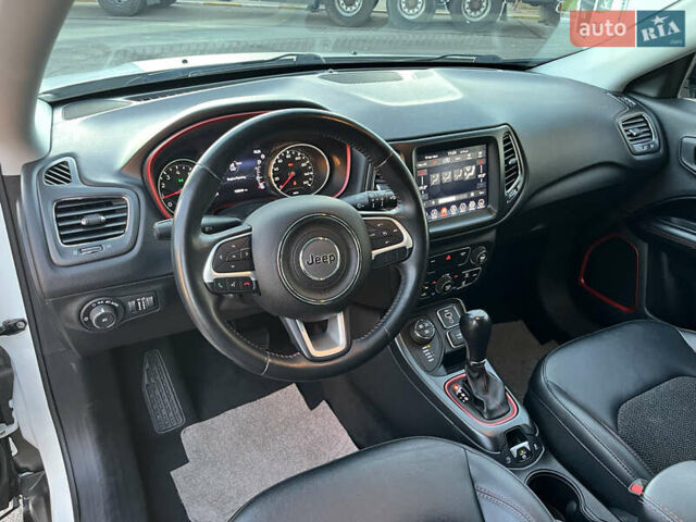 Джип Компас 2019 в Киеве на Automoto.ua Белый Джип Компас, объемом двигателя 2.36 л и пробегом 109 тыс. км за 17500 $, фото 37 на Automoto.ua