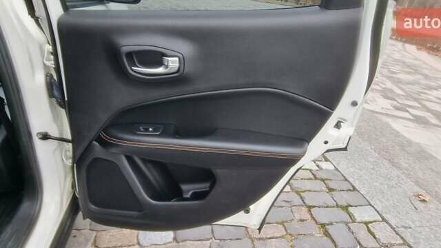 Білий Джип Compass, об'ємом двигуна 2.36 л та пробігом 79 тис. км за 15000 $, фото 29 на Automoto.ua