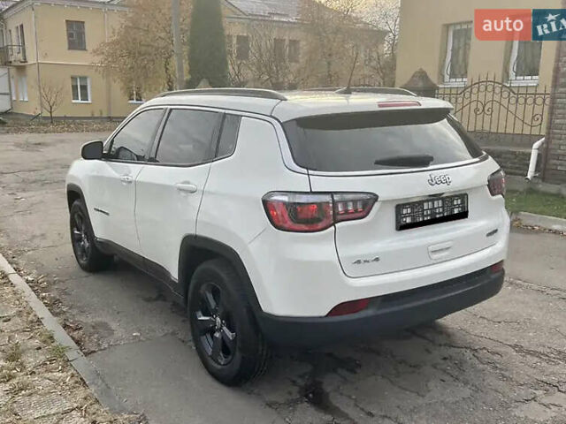 Білий Джип Compass, об'ємом двигуна 2.4 л та пробігом 106 тис. км за 18200 $, фото 6 на Automoto.ua