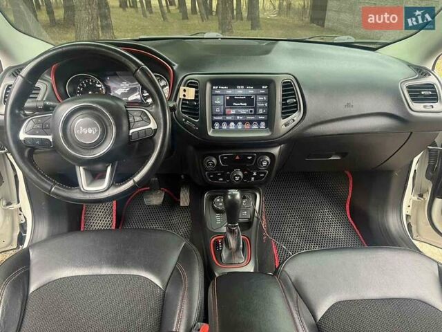 Білий Джип Compass, об'ємом двигуна 2.36 л та пробігом 93 тис. км за 17000 $, фото 11 на Automoto.ua