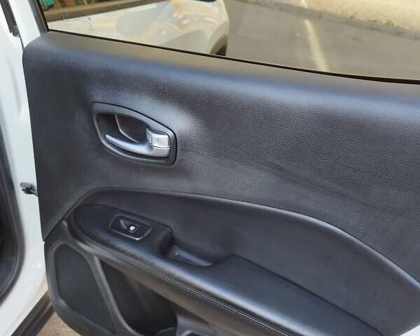 Білий Джип Compass, об'ємом двигуна 2.36 л та пробігом 95 тис. км за 19300 $, фото 3 на Automoto.ua