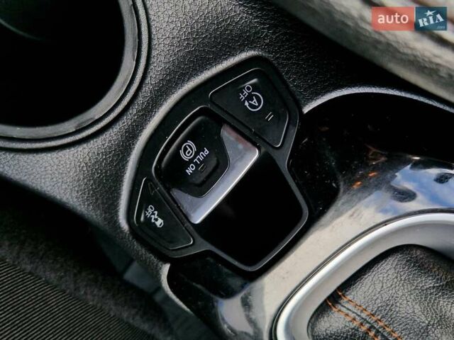 Джип Компас 2020 в Сумах на Automoto.ua Белый Джип Компас, объемом двигателя 2.36 л и пробегом 71 тыс. км за 15500 $, фото 22 на Automoto.ua