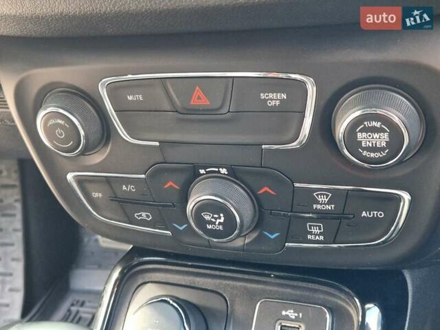 Джип Компас 2020 в Сумах на Automoto.ua Белый Джип Компас, объемом двигателя 2.36 л и пробегом 71 тыс. км за 15500 $, фото 21 на Automoto.ua