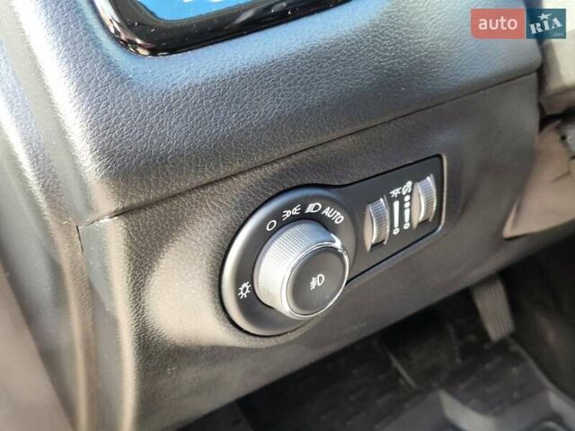 Джип Компас 2020 в Сумах на Automoto.ua Белый Джип Компас, объемом двигателя 2.36 л и пробегом 71 тыс. км за 15500 $, фото 20 на Automoto.ua