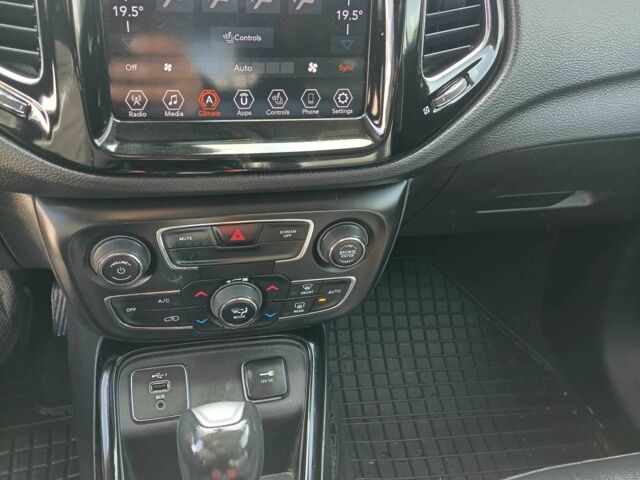 Белый Джип Компас, объемом двигателя 2.4 л и пробегом 105 тыс. км за 16450 $, фото 10 на Automoto.ua