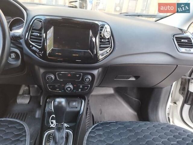 Білий Джип Compass, об'ємом двигуна 2.36 л та пробігом 95 тис. км за 19300 $, фото 6 на Automoto.ua