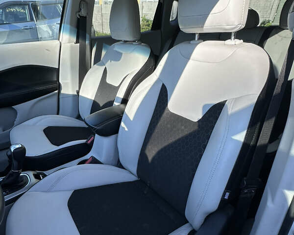Білий Джип Compass, об'ємом двигуна 2.36 л та пробігом 53 тис. км за 10500 $, фото 3 на Automoto.ua