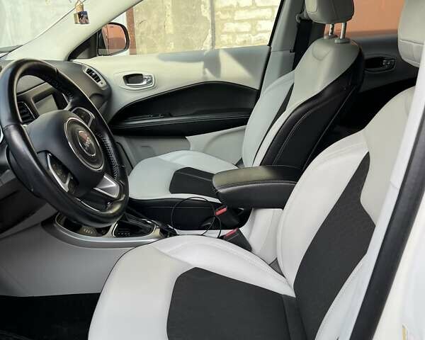 Білий Джип Compass, об'ємом двигуна 2.36 л та пробігом 67 тис. км за 19999 $, фото 15 на Automoto.ua