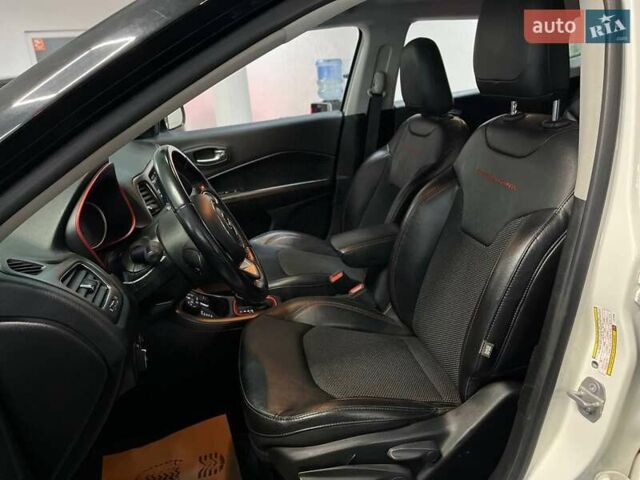 Білий Джип Compass, об'ємом двигуна 2.36 л та пробігом 115 тис. км за 18000 $, фото 4 на Automoto.ua
