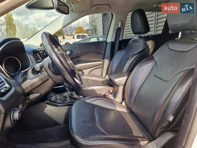 Джип Компас 2020 в Сумах на Automoto.ua Белый Джип Компас, объемом двигателя 2.36 л и пробегом 71 тыс. км за 15500 $, фото 17 на Automoto.ua