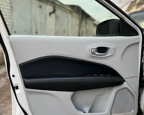 Білий Джип Compass, об'ємом двигуна 2.36 л та пробігом 67 тис. км за 19999 $, фото 22 на Automoto.ua