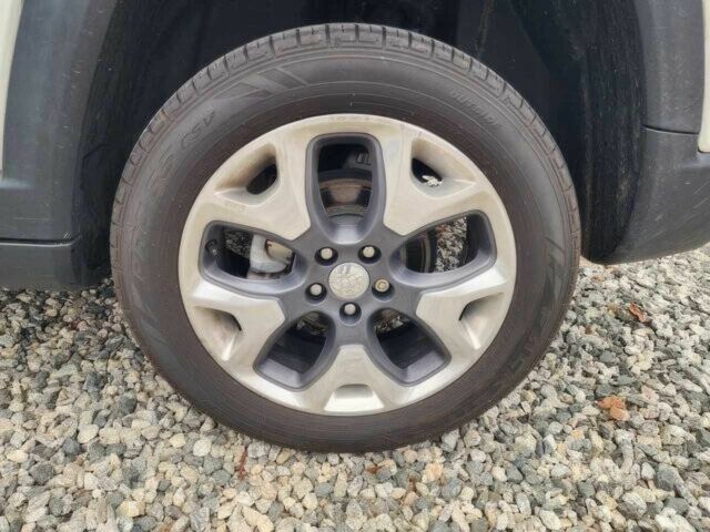 Белый Джип Компас, объемом двигателя 2.4 л и пробегом 37 тыс. км за 3400 $, фото 9 на Automoto.ua