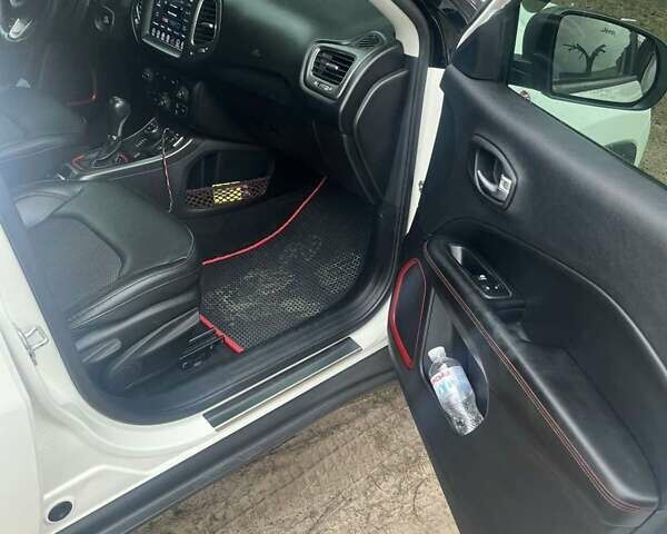 Білий Джип Compass, об'ємом двигуна 2.36 л та пробігом 93 тис. км за 17000 $, фото 5 на Automoto.ua