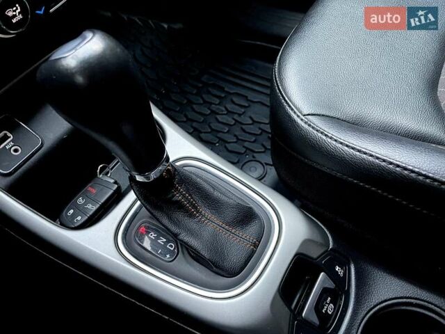 Білий Джип Compass, об'ємом двигуна 2.36 л та пробігом 65 тис. км за 17500 $, фото 35 на Automoto.ua