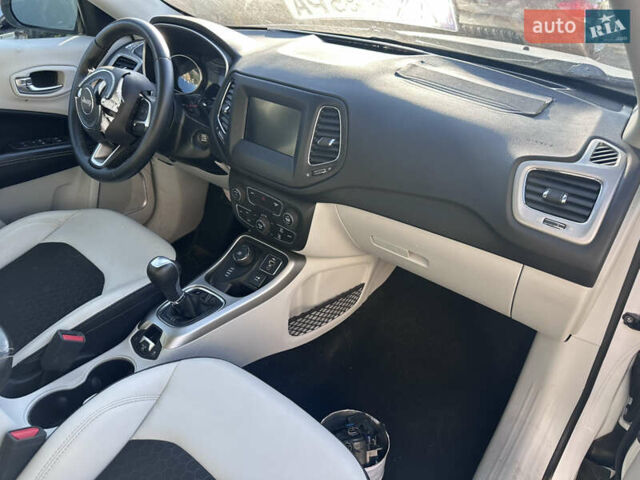 Білий Джип Compass, об'ємом двигуна 2.36 л та пробігом 53 тис. км за 10500 $, фото 9 на Automoto.ua