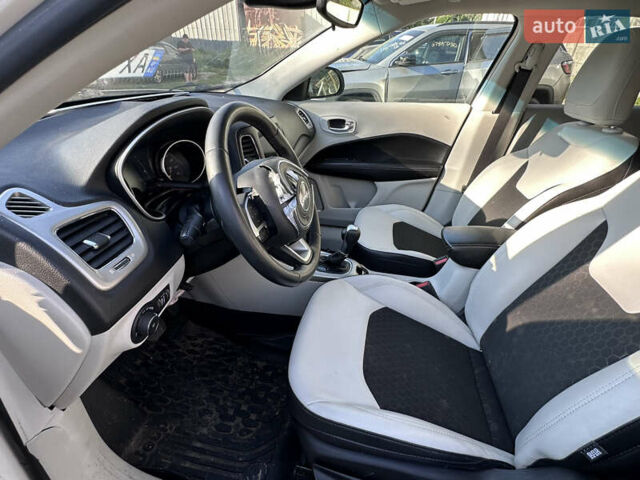 Білий Джип Compass, об'ємом двигуна 2.36 л та пробігом 53 тис. км за 10500 $, фото 7 на Automoto.ua