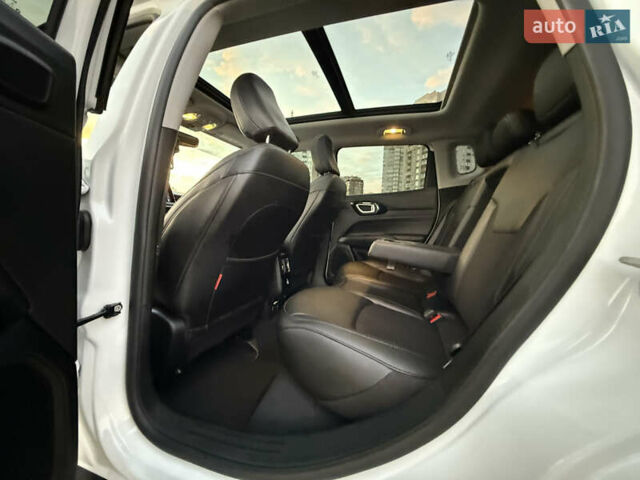 Белый Джип Компас, объемом двигателя 2.36 л и пробегом 45 тыс. км за 21900 $, фото 71 на Automoto.ua