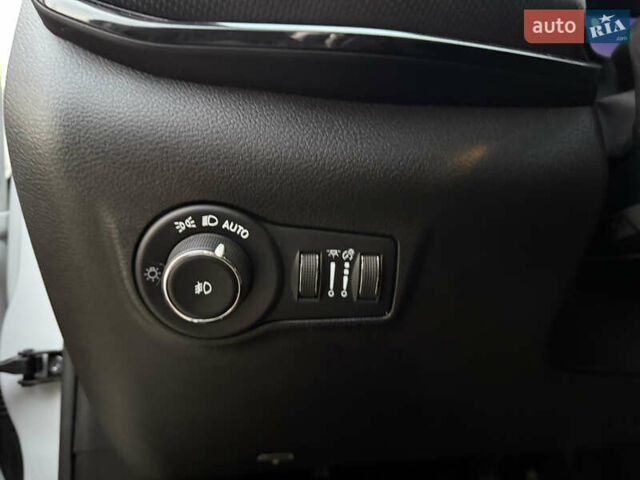 Белый Джип Компас, объемом двигателя 2.36 л и пробегом 45 тыс. км за 21900 $, фото 56 на Automoto.ua