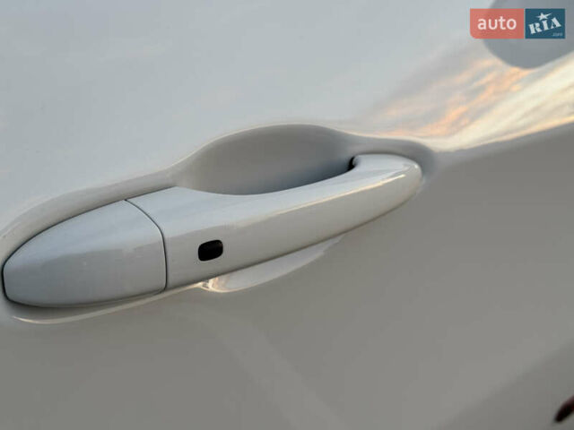 Белый Джип Компас, объемом двигателя 2.36 л и пробегом 45 тыс. км за 21900 $, фото 41 на Automoto.ua