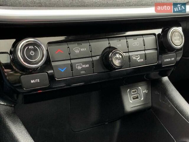 Білий Джип Compass, об'ємом двигуна 2.4 л та пробігом 63 тис. км за 18555 $, фото 52 на Automoto.ua