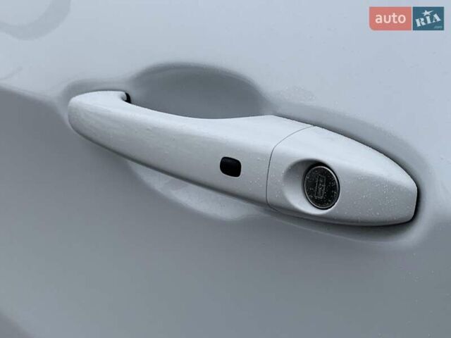 Білий Джип Compass, об'ємом двигуна 2.4 л та пробігом 63 тис. км за 18555 $, фото 22 на Automoto.ua