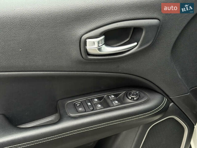 Белый Джип Компас, объемом двигателя 2.36 л и пробегом 126 тыс. км за 16950 $, фото 33 на Automoto.ua