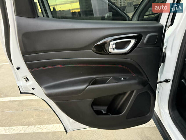 Белый Джип Компас, объемом двигателя 2.36 л и пробегом 45 тыс. км за 21900 $, фото 44 на Automoto.ua