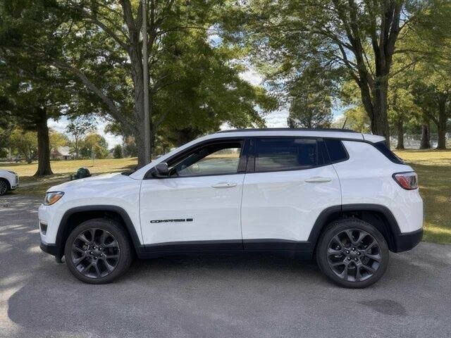 Білий Джип Compass, об'ємом двигуна 2.4 л та пробігом 10 тис. км за 8000 $, фото 2 на Automoto.ua