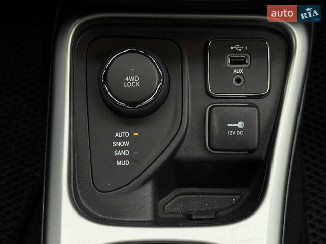 Белый Джип Компас, объемом двигателя 2.36 л и пробегом 126 тыс. км за 17450 $, фото 31 на Automoto.ua