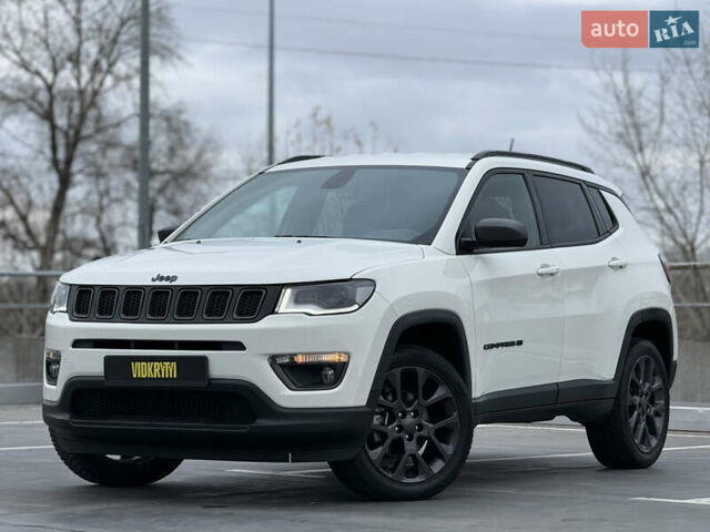 Белый Джип Компас, объемом двигателя 2.36 л и пробегом 126 тыс. км за 16950 $, фото 1 на Automoto.ua