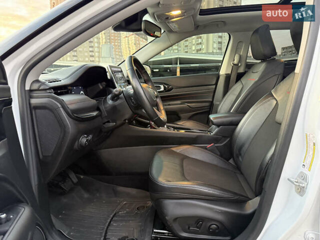 Белый Джип Компас, объемом двигателя 2.36 л и пробегом 45 тыс. км за 21900 $, фото 52 на Automoto.ua