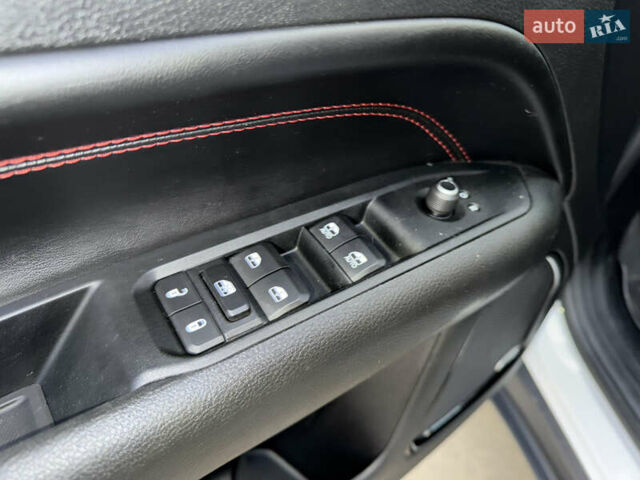 Белый Джип Компас, объемом двигателя 2.36 л и пробегом 45 тыс. км за 21900 $, фото 54 на Automoto.ua